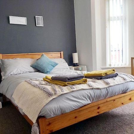 كوفنتري Comfy 4 Bed Home Away From Home المظهر الخارجي الصورة