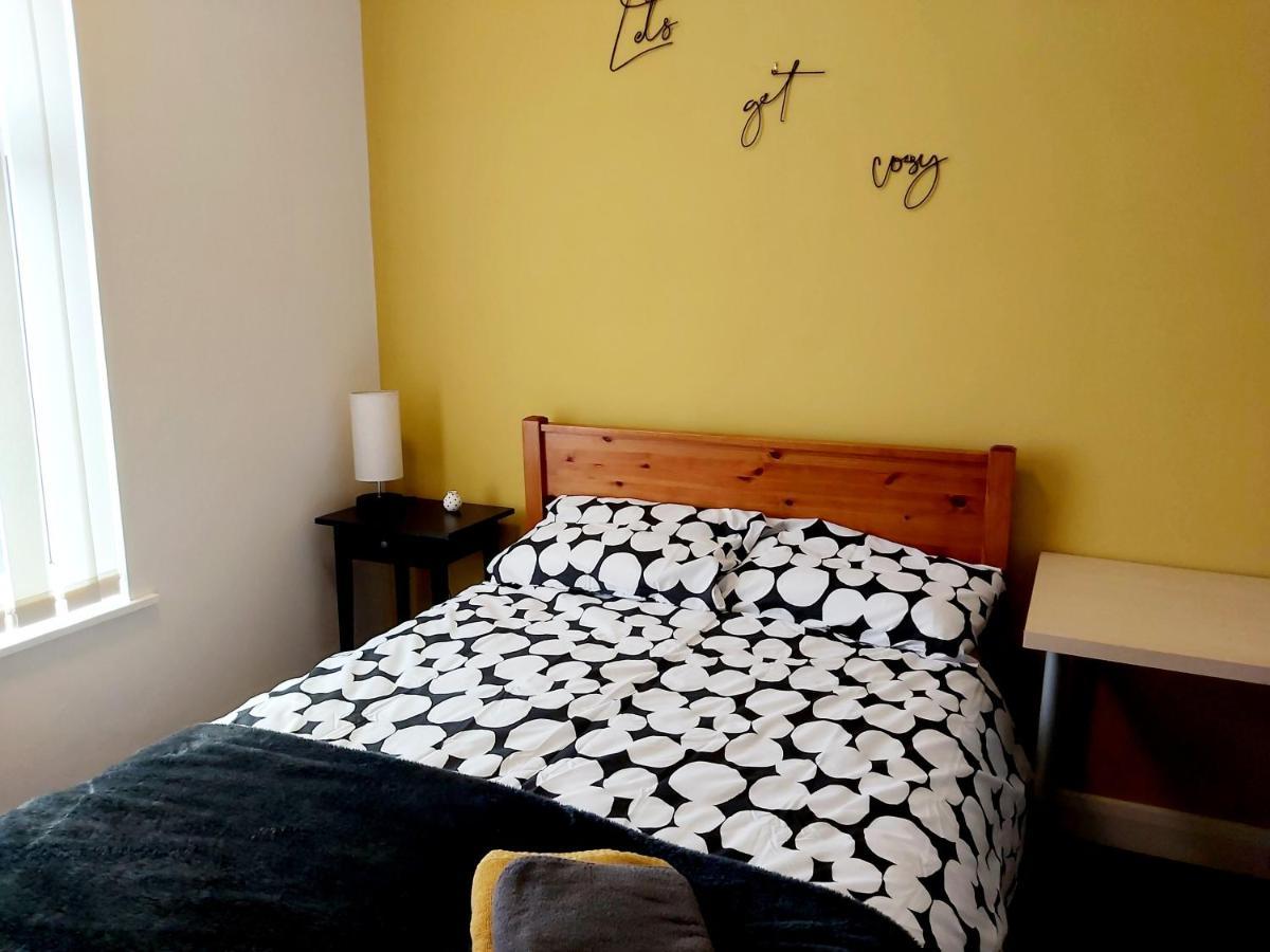 كوفنتري Comfy 4 Bed Home Away From Home المظهر الخارجي الصورة