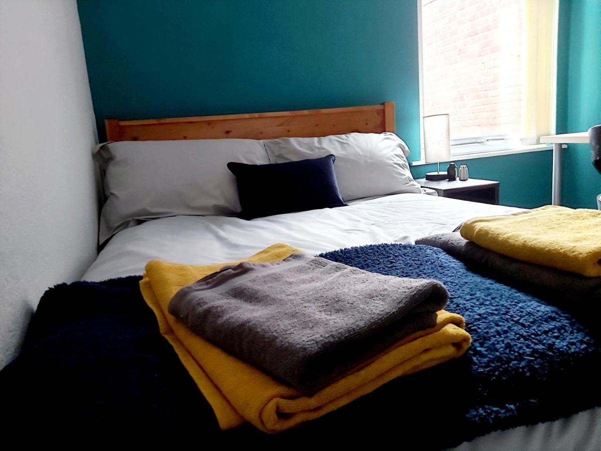 كوفنتري Comfy 4 Bed Home Away From Home المظهر الخارجي الصورة